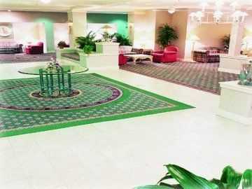 HOLIDAY INN AND SUITES UNV(DLX3