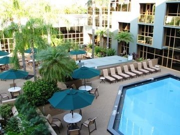 HOLIDAY INN HOTEL & SUITES FT LAUDERDALE3