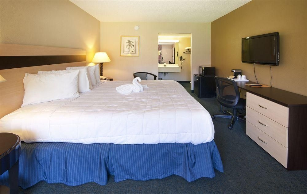 Roomba Inn & Suites2