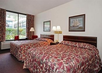 Rodeway Inn & Conference Center4
