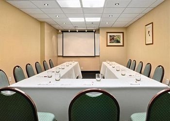 Clarion Hotel Maingate3