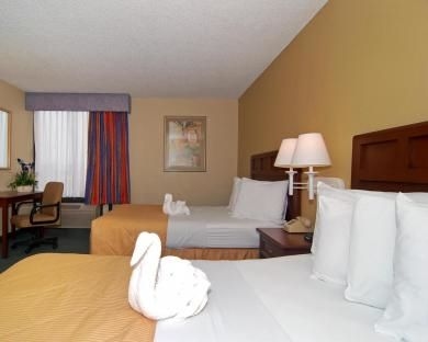 Clarion Hotel Maingate1
