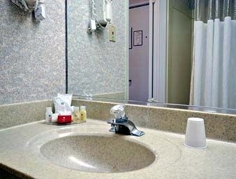 RAMADA WAUKEGAN GURNEE4