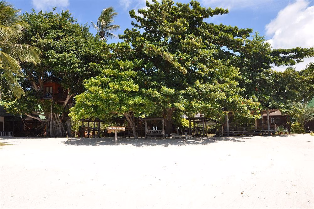 ชาร์ม บีช รีสอร์ท (Charm Beach Resort)0