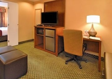 Comfort Suites Oakbrook0