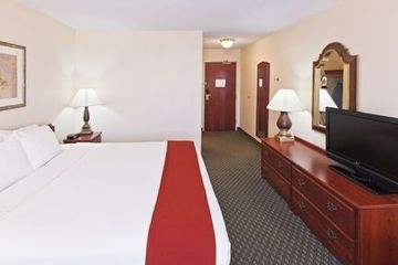 HOLIDAY INN EXPRESS WICHITA3