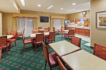 HOLIDAY INN EXPRESS WICHITA2