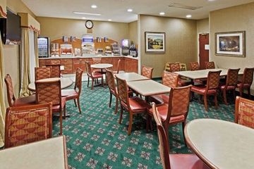 HOLIDAY INN EXPRESS WICHITA1