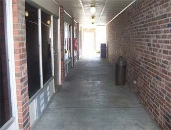 Knights Inn Lenexa3