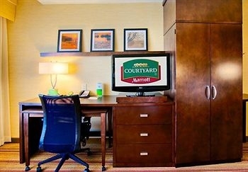 COURTYARD HOUMA2