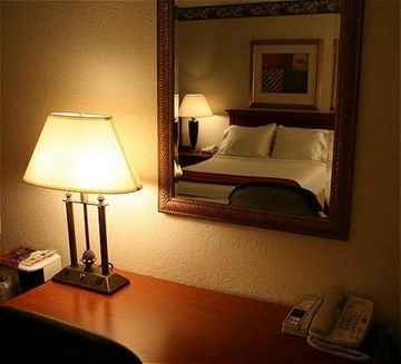 HOLIDAY INN EXPRESS FREDERICK-FSK MALL(I270/RT 85)1