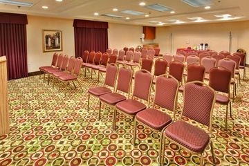 HOLIDAY INN EXPRESS HOTEL & SUITES SOUTHFIELD - DETROIT2