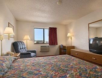 Super 8 Romulus Detroit Mi1
