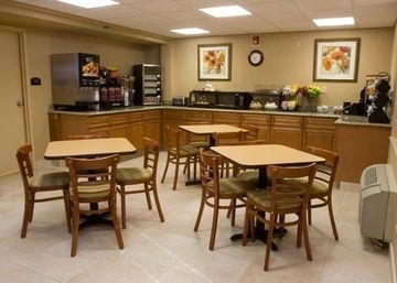 COMFORT INN UTICA2