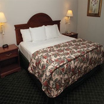 La Quinta Inn & Suites Detroit-Utica4