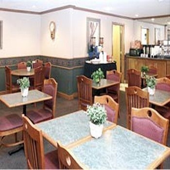 La Quinta Inn & Suites Detroit-Utica3