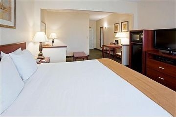 HOLIDAY INN EXPRESS HOTEL & SUITES BLOOMINGTON-ARPT-MALL OF AMER2