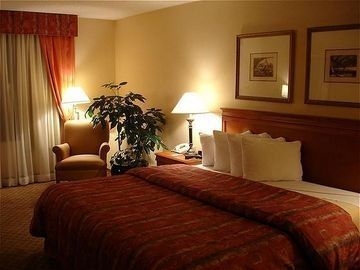 HOLIDAY INN AT THE PLAZA2