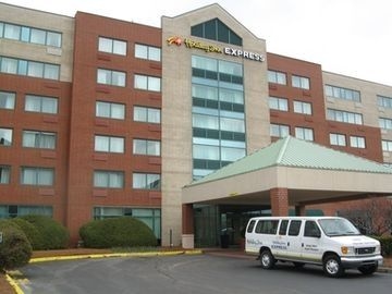 HOLIDAY INN EXPRESS ST. LOUIS AIRPORT- RIVERPORT3