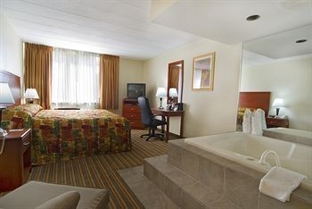 Best Western Airport Plaza Inn3