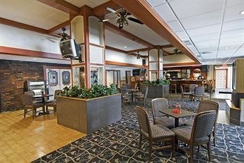 Best Western Airport Plaza Inn4