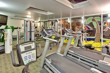 HOLIDAY INN EXPRESS EDMONTON D4