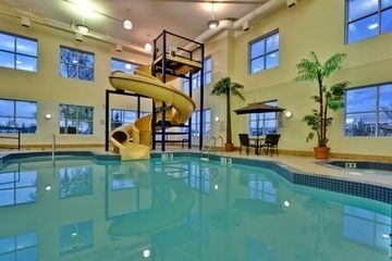 Holiday Inn Express & Suites Lethbridge1