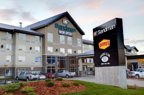 Sandman Hotel & Suites Calgary South4