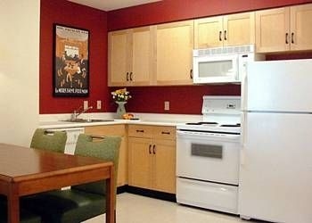 Lakeview Signature Inn Calgary Airport1