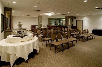 Quality Hotel Calgary Airport & Conference Centre3