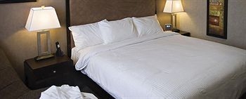 Acclaim Hotel0