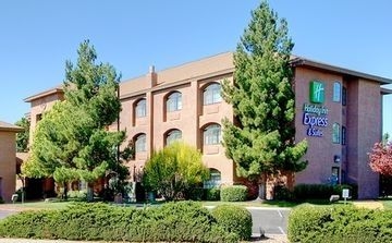 HOLIDAY INN EXPRESS HOTEL & SU1