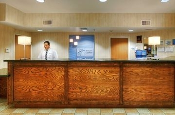 HOLIDAY INN EXPRESS HOTEL & SU2
