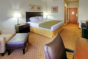 HOLIDAY INN EXPRESS HOTEL & SU0
