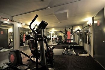 โรงแรมออฟ โซโห สวีท (Off Soho Suites Hotel)1