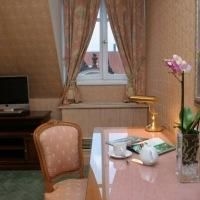 Friday Hotel3