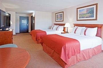 HOLIDAY INN MINOT (RIVERSIDE)4