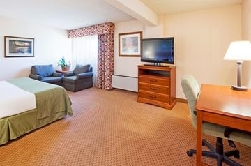 HOLIDAY INN MINOT (RIVERSIDE)2