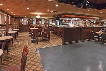 HOLIDAY INN PERRYSBURG-FRENCH QUARTER4