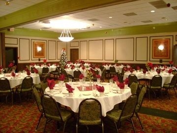 HOLIDAY INN PERRYSBURG-FRENCH QUARTER3