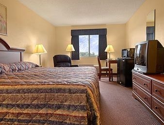 Baymont Inn And Suites Toledo/2
