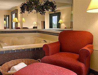 Baymont Inn And Suites Toledo/3