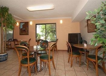 Comfort Inn Midwestern Square2