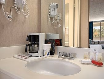 RAMADA HAZLETON3
