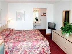 Econo Lodge Airport I-35 North4