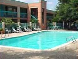 Brentwood Inn0