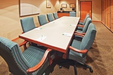 HOLIDAY INN1