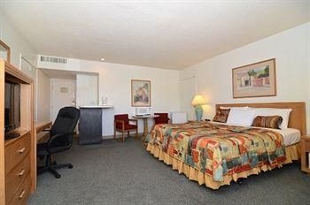 Americas Best Value Inn & Suites0