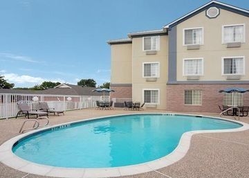 COMFORT INN CLEBURNE3