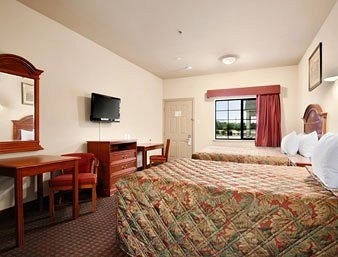 Days Inn and Suites Baytown2